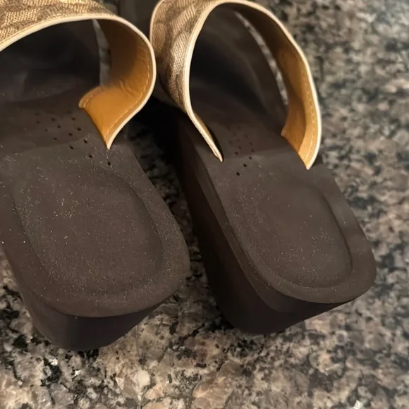 Coach Signature Brown and Tan Flip Flops 8.5 - Picture 9 of 16